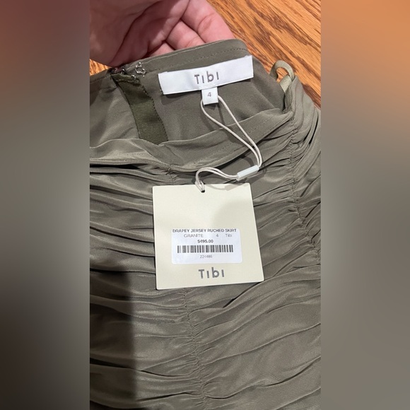 Orig $495 Tibi DRAPEY JERSEY RUCHED SKIRT GRANITE Size 4 - Picture 5 of 11